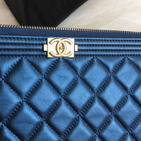 Brand new Chanel pouch clutch navy gold - Picture 3 of 8